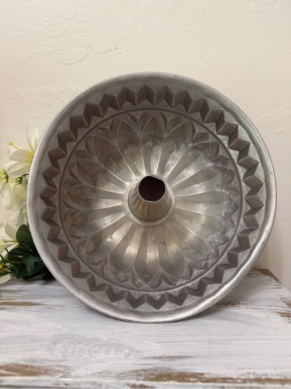 Classic Aluminum Bundt Cake Pan / Jello Mold – Silver